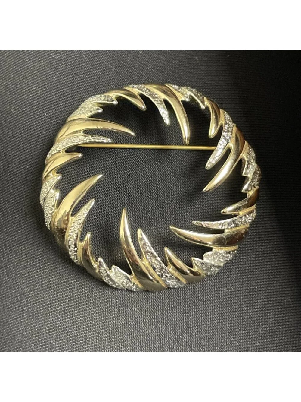 Vintage Sarah Coventry Fire N Ice Circle Brooch Two Tone Gold-tone Silver-tone